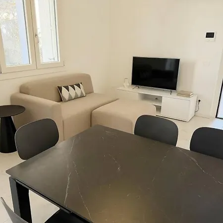 Apartment La Mezzanotte - Eleganza Sul Di Garda *